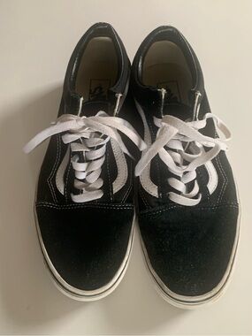#64 Vans Old Skool Black & White Suede Skate Sneakers / women’s 10